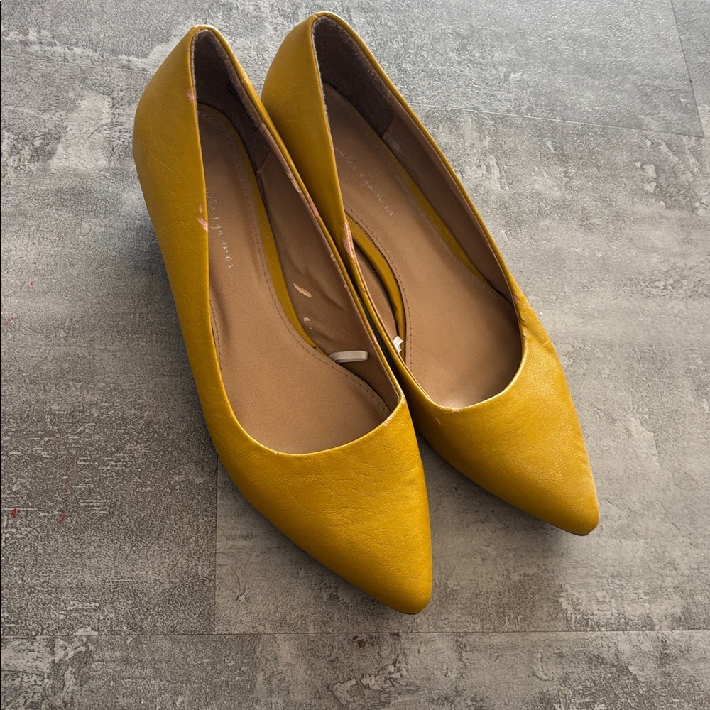 Chic Mustard Pointed Toe Flats